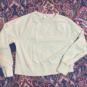 Light green cropped sweater - wide body size Medium